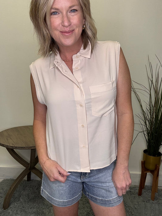 Buttoned Front Sleeveless Collar Top in Beige