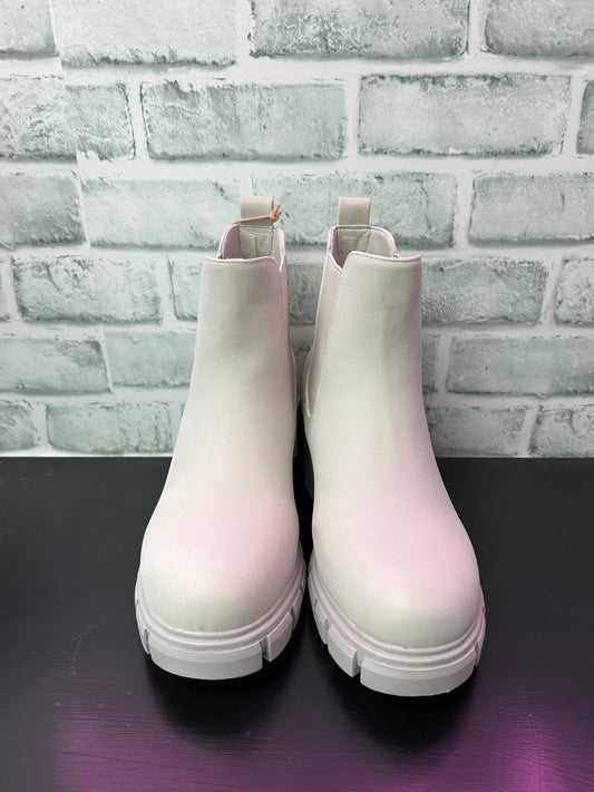 Ivy All Over White Boot - Ella Chic Boutique