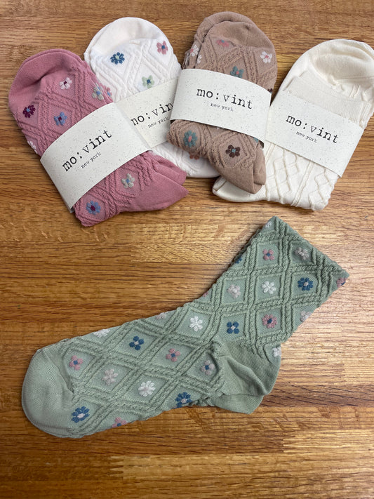 Cable Knit Flower Crew Socks