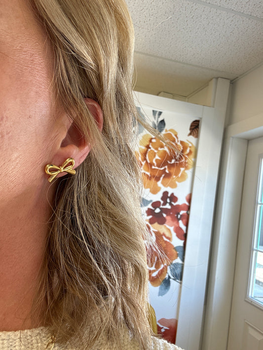 18 k gold bow studs trendy boutique earrings