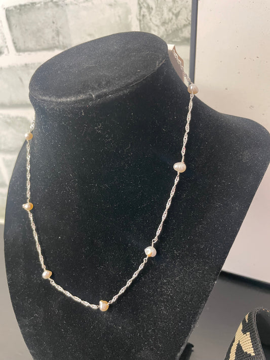 Placed with Pearls Necklace in Silver - Ella Chic Boutique