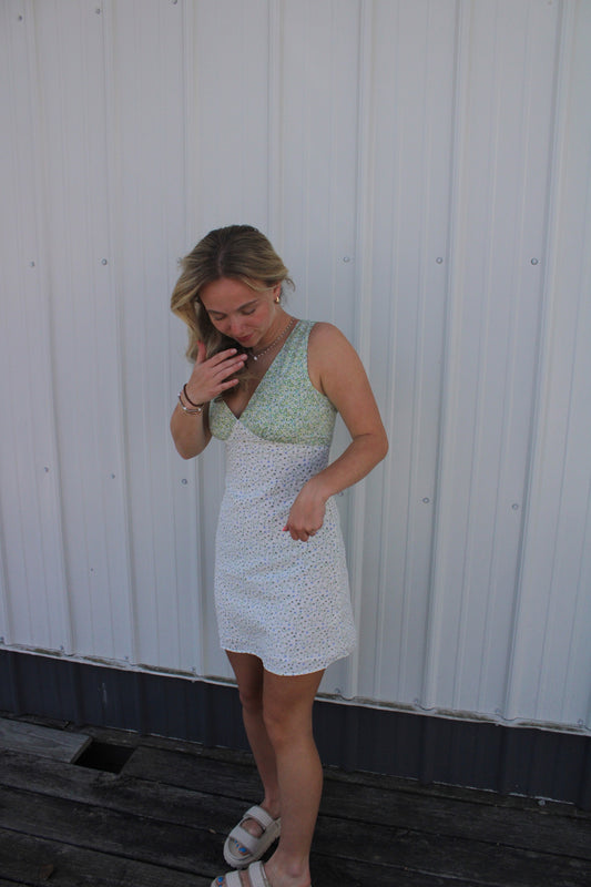 Ditsy floral print v-neck dress tie back papermoon green white tank