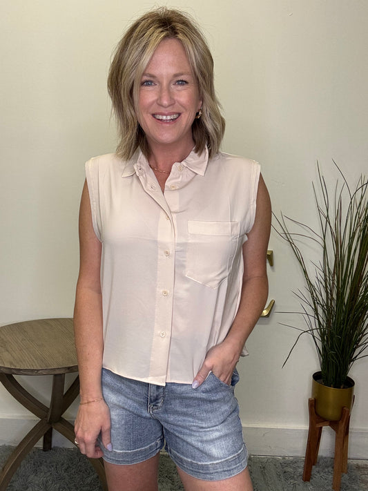 Buttoned Front Sleeveless Collar Top in Beige