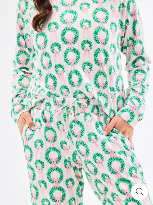 Rosy Wreaths Christmas Pajamas 230 Gifts - Ella Chic Boutique